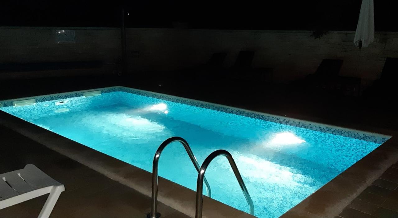 אומאג Apartments & Rooms Villa Adamovic מראה חיצוני תמונה