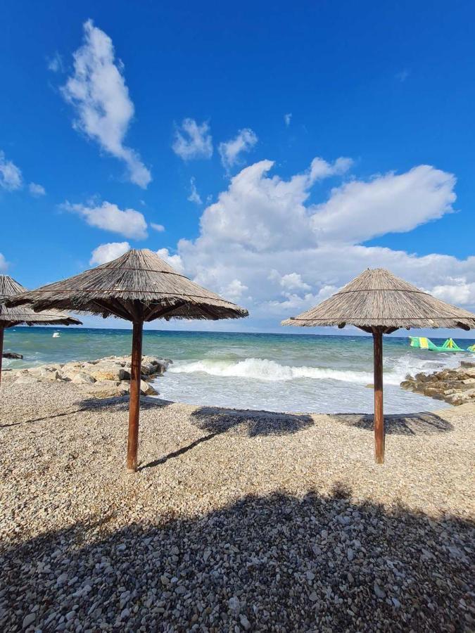אומאג Apartments & Rooms Villa Adamovic מראה חיצוני תמונה