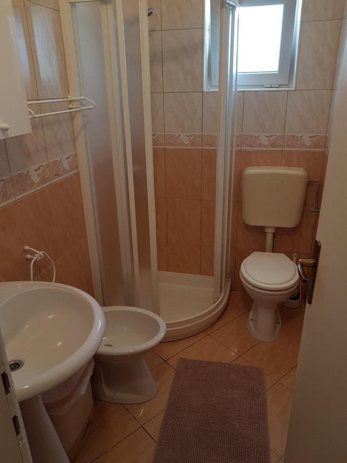 אומאג Apartments & Rooms Villa Adamovic מראה חיצוני תמונה