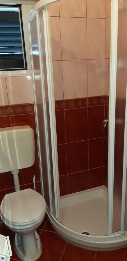 אומאג Apartments & Rooms Villa Adamovic מראה חיצוני תמונה