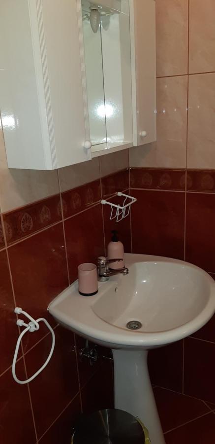 אומאג Apartments & Rooms Villa Adamovic מראה חיצוני תמונה
