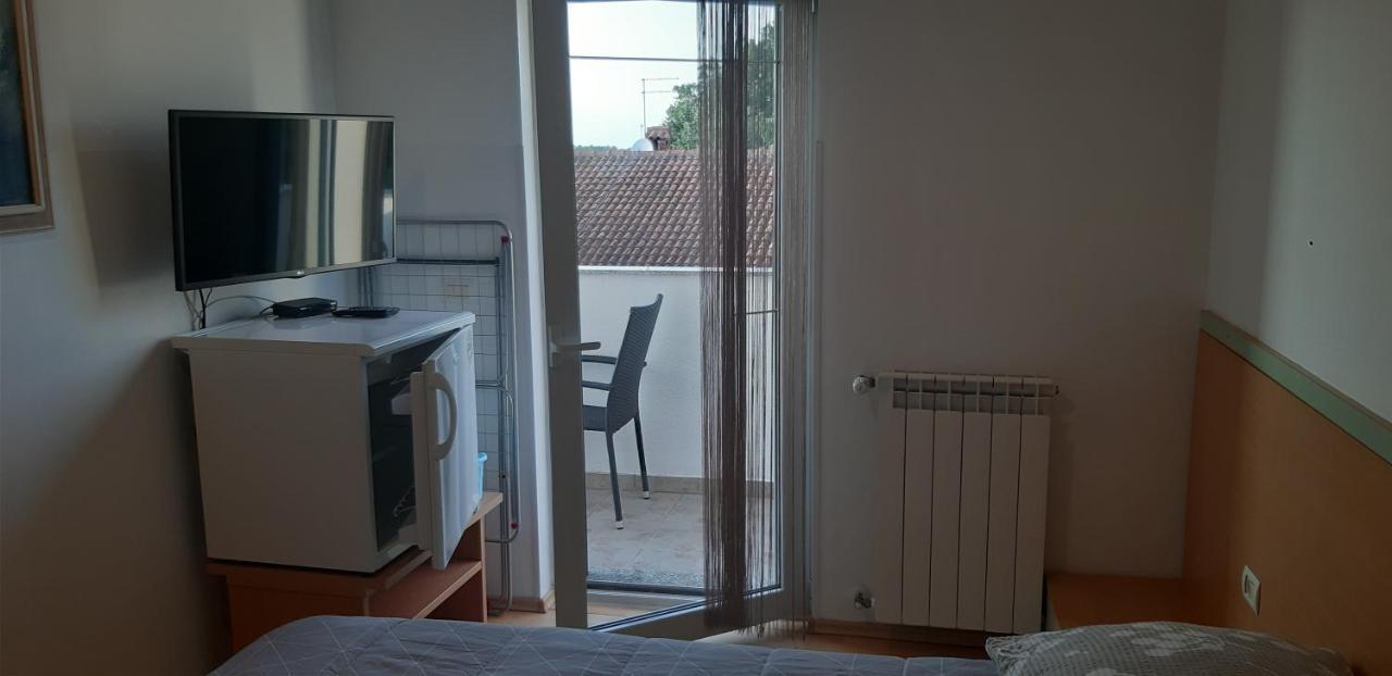אומאג Apartments & Rooms Villa Adamovic מראה חיצוני תמונה