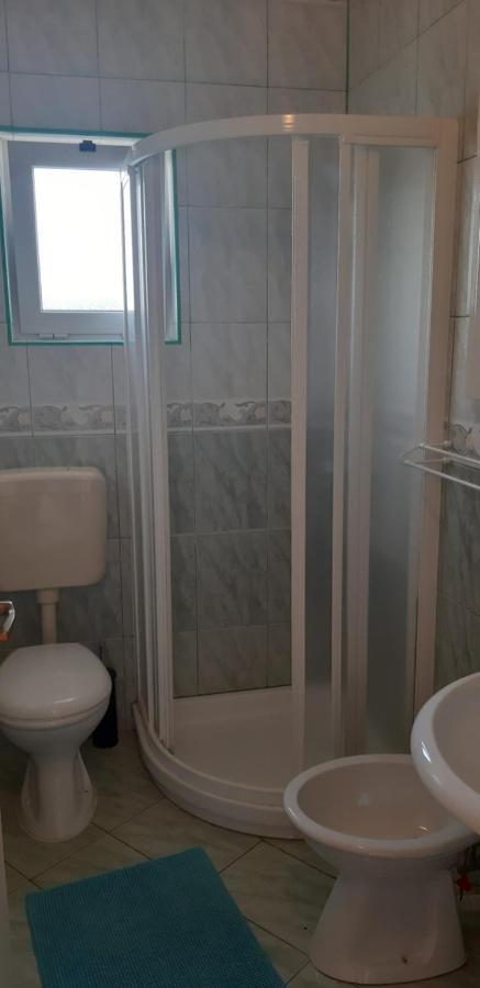אומאג Apartments & Rooms Villa Adamovic מראה חיצוני תמונה