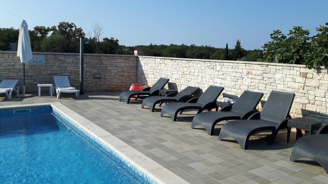 אומאג Apartments & Rooms Villa Adamovic מראה חיצוני תמונה