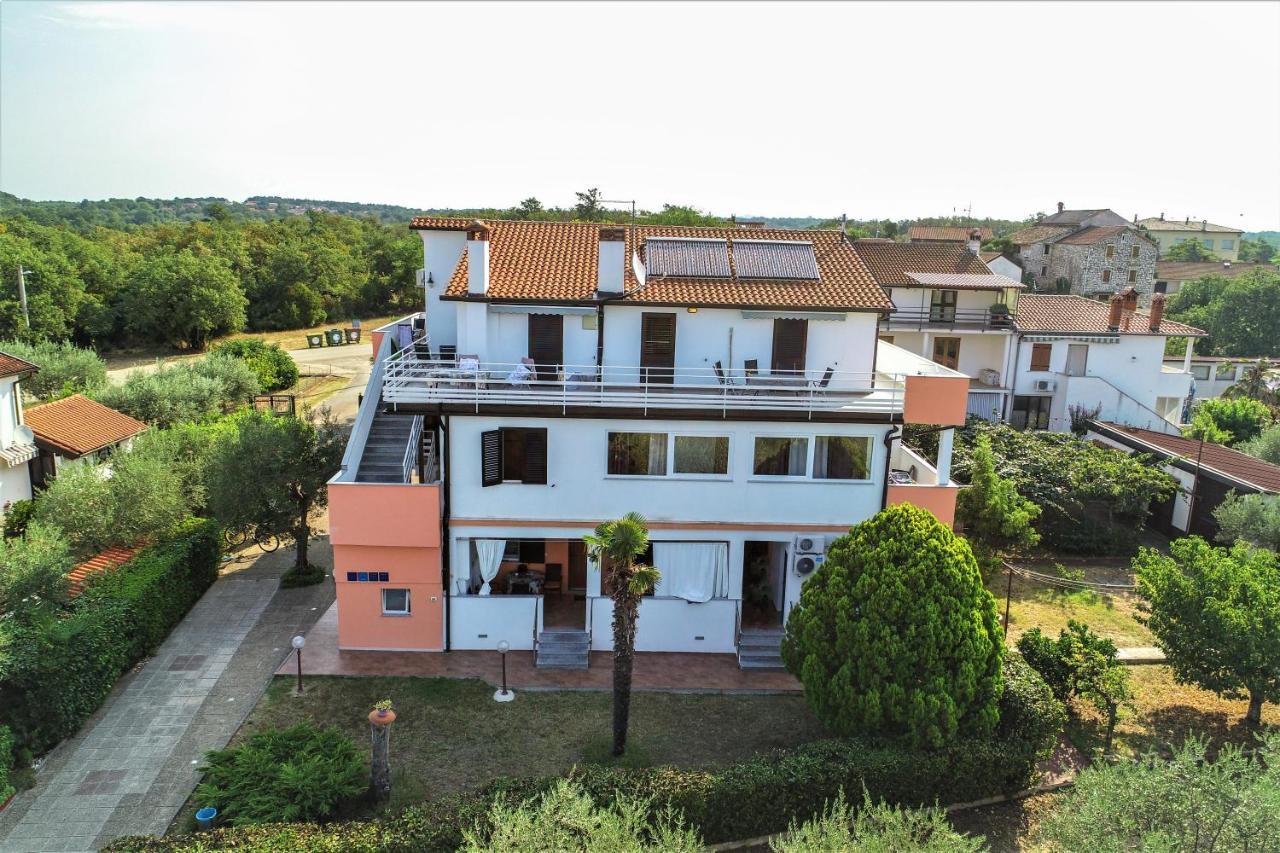 אומאג Apartments & Rooms Villa Adamovic מראה חיצוני תמונה