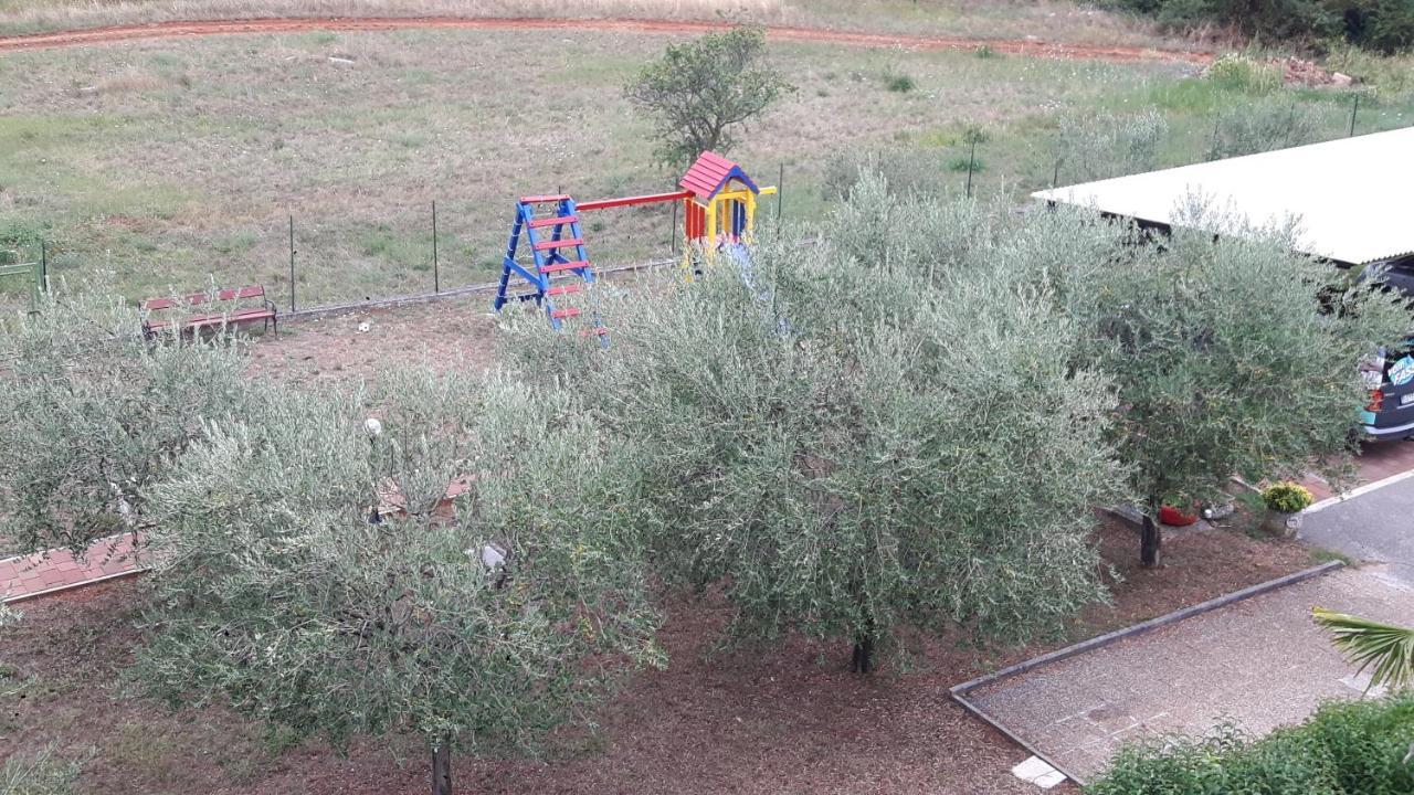 אומאג Apartments & Rooms Villa Adamovic מראה חיצוני תמונה